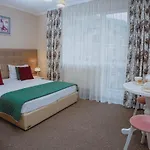 Hotel&restaurant Premium Club 호텔 야렘체