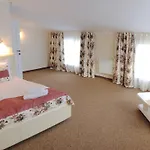 Hotel&restaurant Premium Club 3* 야렘체