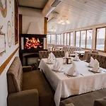 Hotel&restaurant Premium Club 3* 야렘체