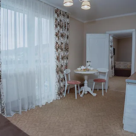 Hotel&restaurant Premium Club מלון 3*