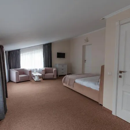 Hotel&restaurant Premium Club ホテル 3*