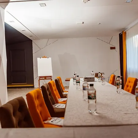 מלון Hotel&restaurant Premium Club 3*