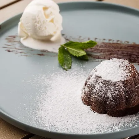 Hotel&restaurant Premium Club מלון 3*