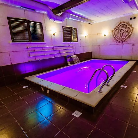 Hotel&restaurant Premium Club מלון 3*