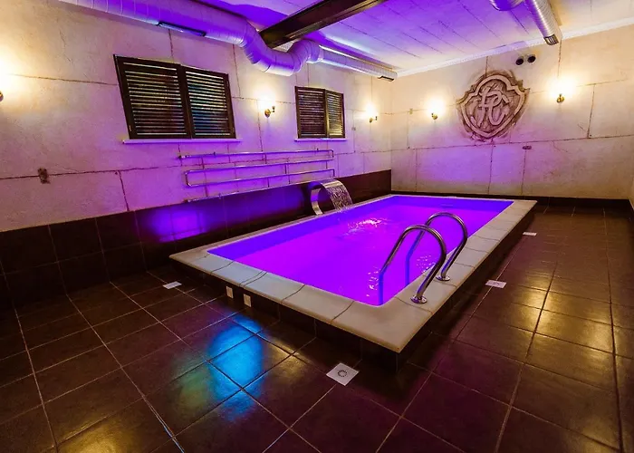 Hotel&restaurant Premium Club מלון 3*
